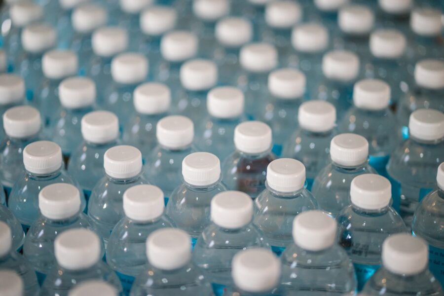 Picie wody z plastikowych butelek a nasze zdrowie