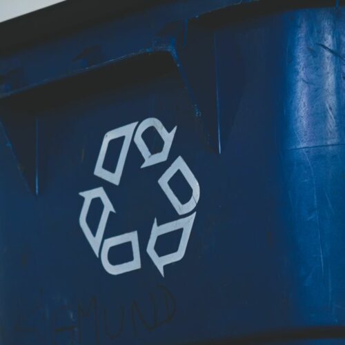 Jak prawidłowo powinny być oznaczone kontenery na śmieci?